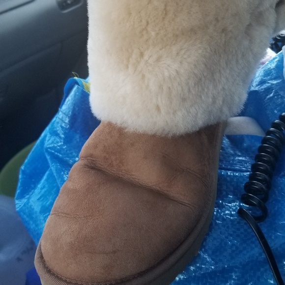 UGG BOOTS - Picture 2 of 2